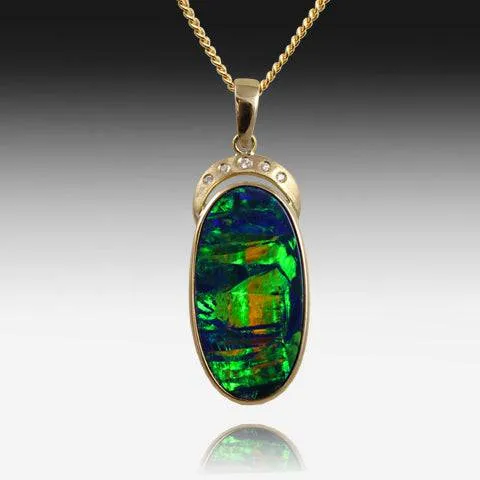 14kt Yellow Gold pendant with Opal and Diamonds