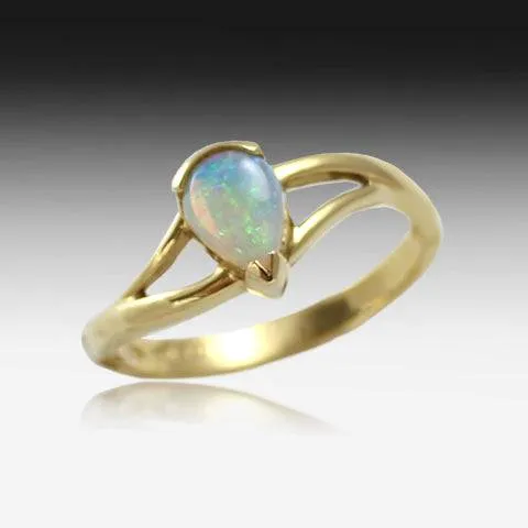 18KT CRYSTAL OPAL RING