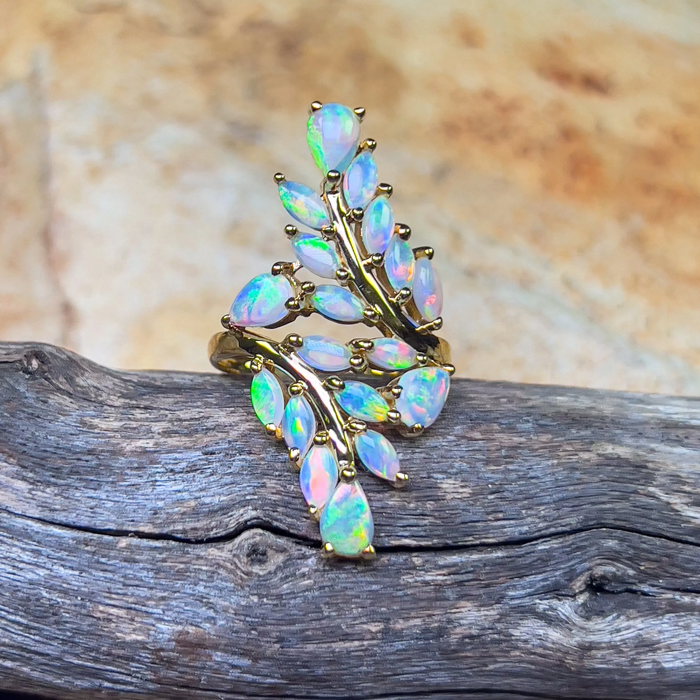 18kt Yellow Gold Crystal Opal leaf motif ring