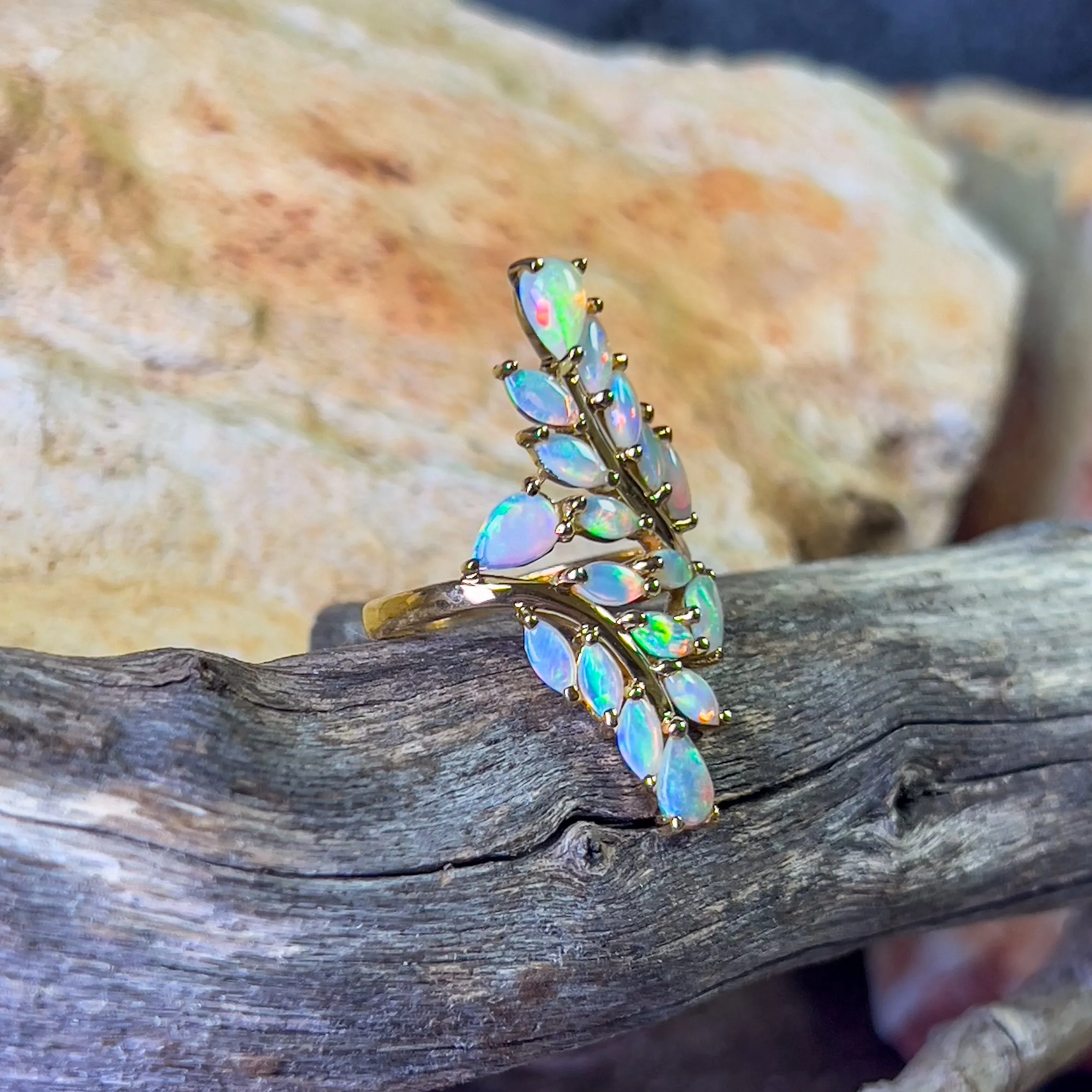 18kt Yellow Gold Crystal Opal leaf motif ring