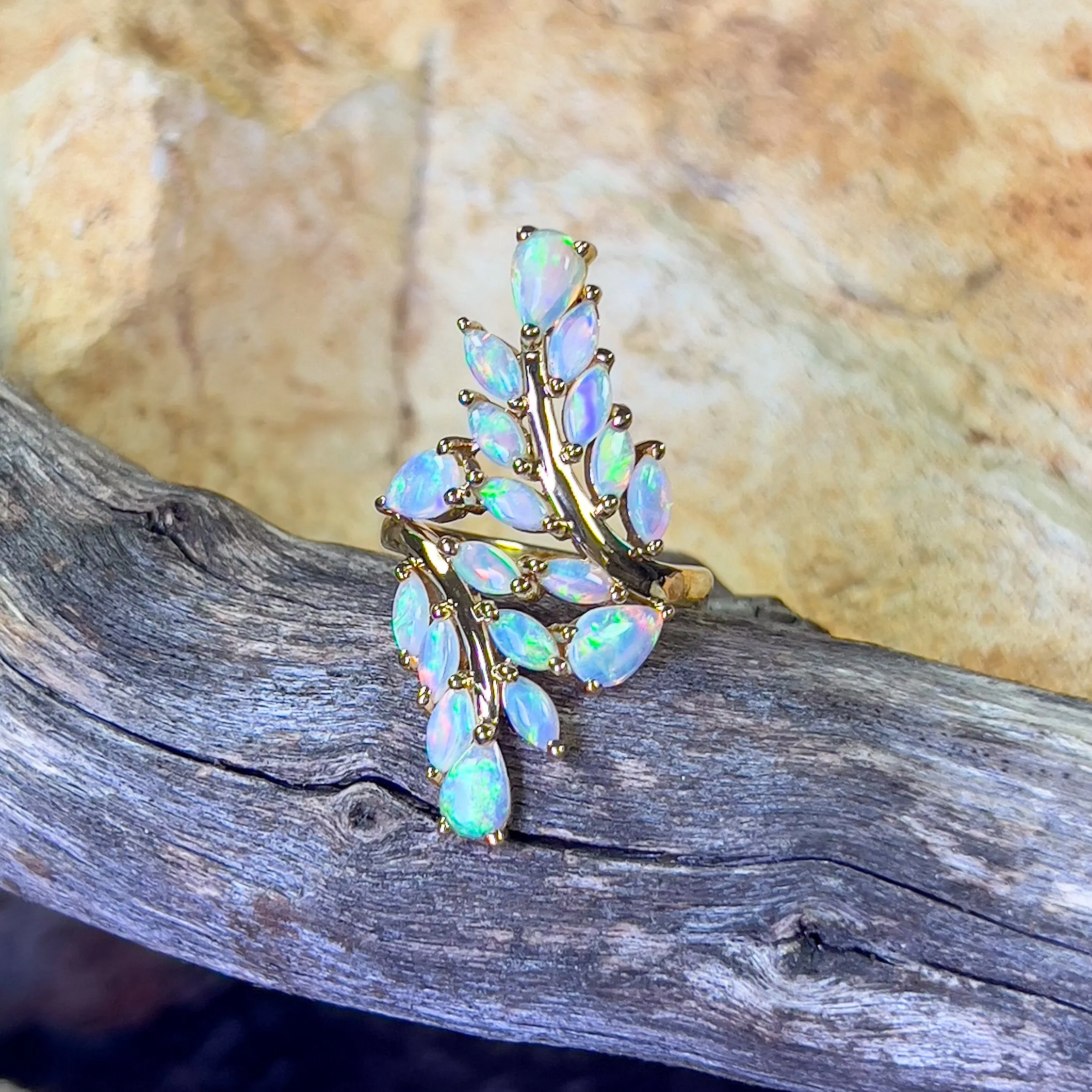 18kt Yellow Gold Crystal Opal leaf motif ring