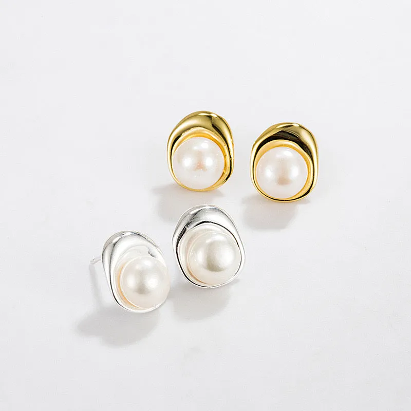 8mm White Freshwater Pearl Studs Earrings - Gold