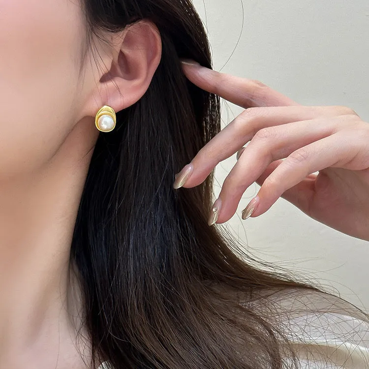 8mm White Freshwater Pearl Studs Earrings - Gold