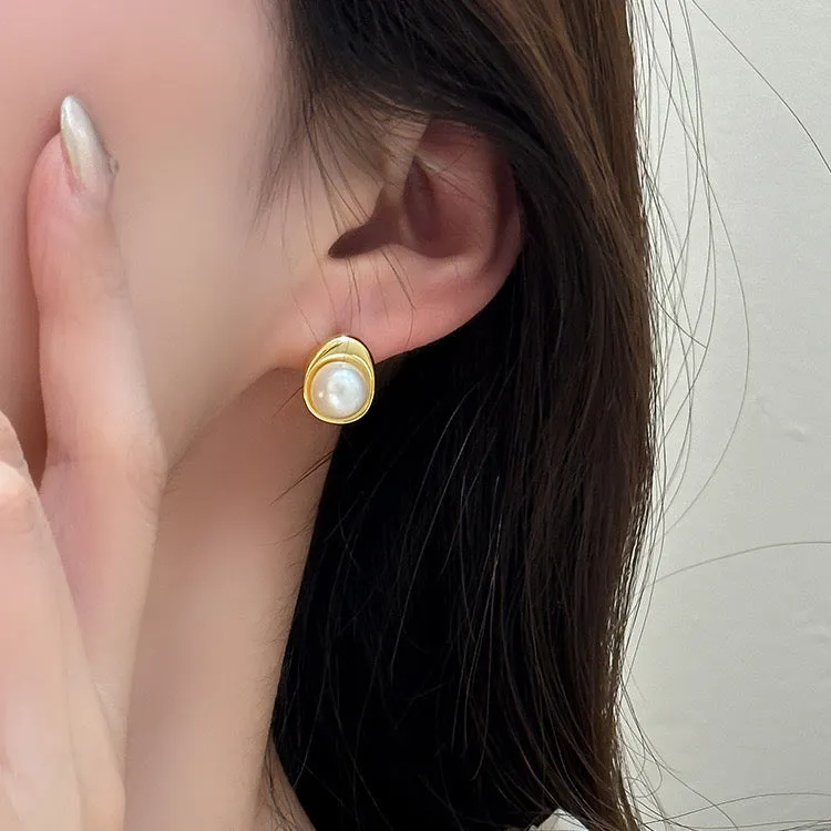 8mm White Freshwater Pearl Studs Earrings - Gold