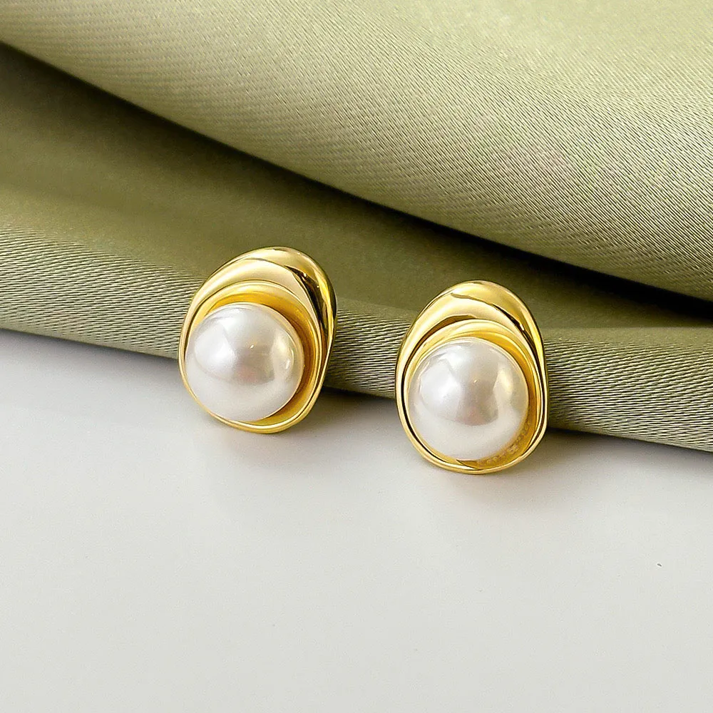 8mm White Freshwater Pearl Studs Earrings - Gold