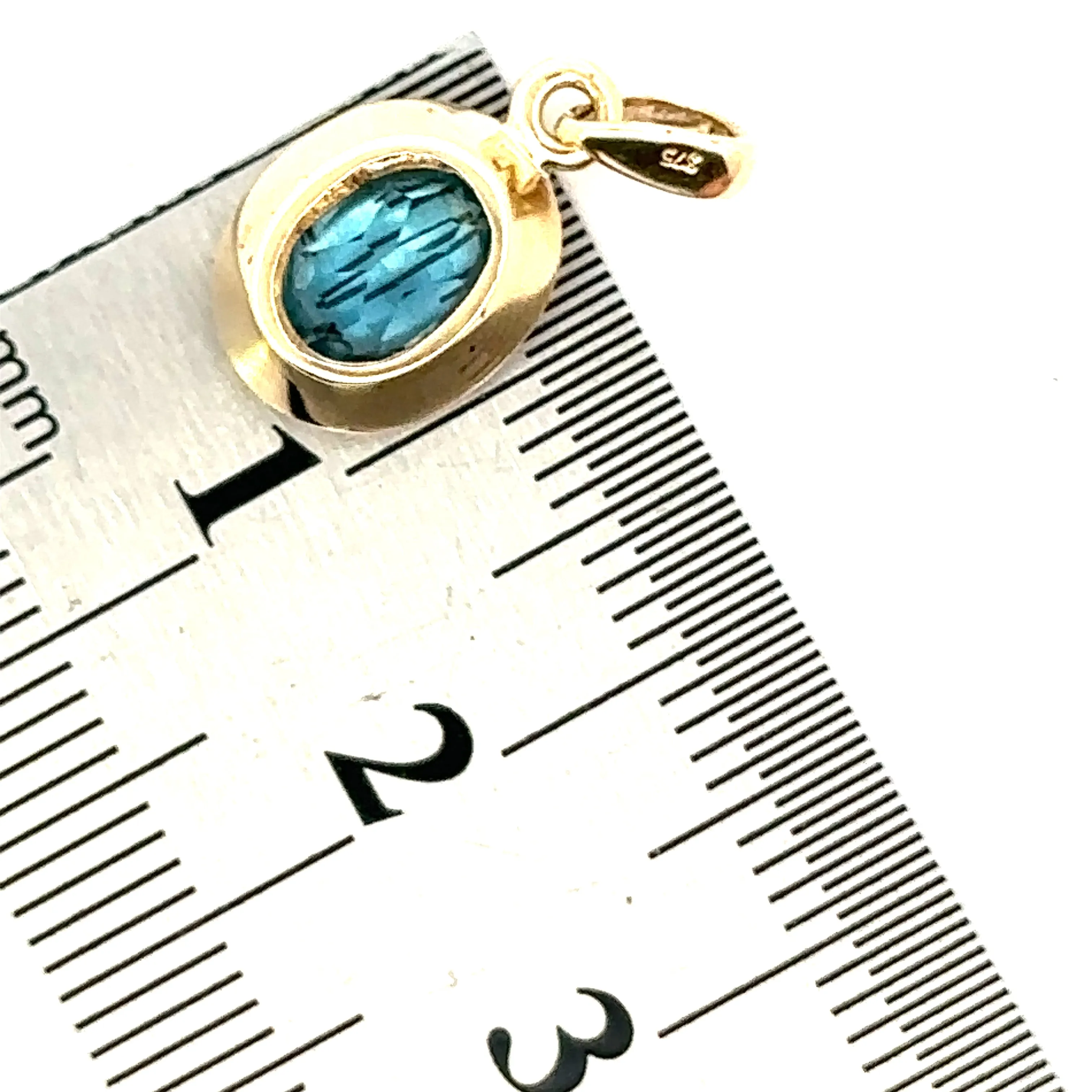 Alluring 9ct Yellow Gold single stone Topaz Pendant