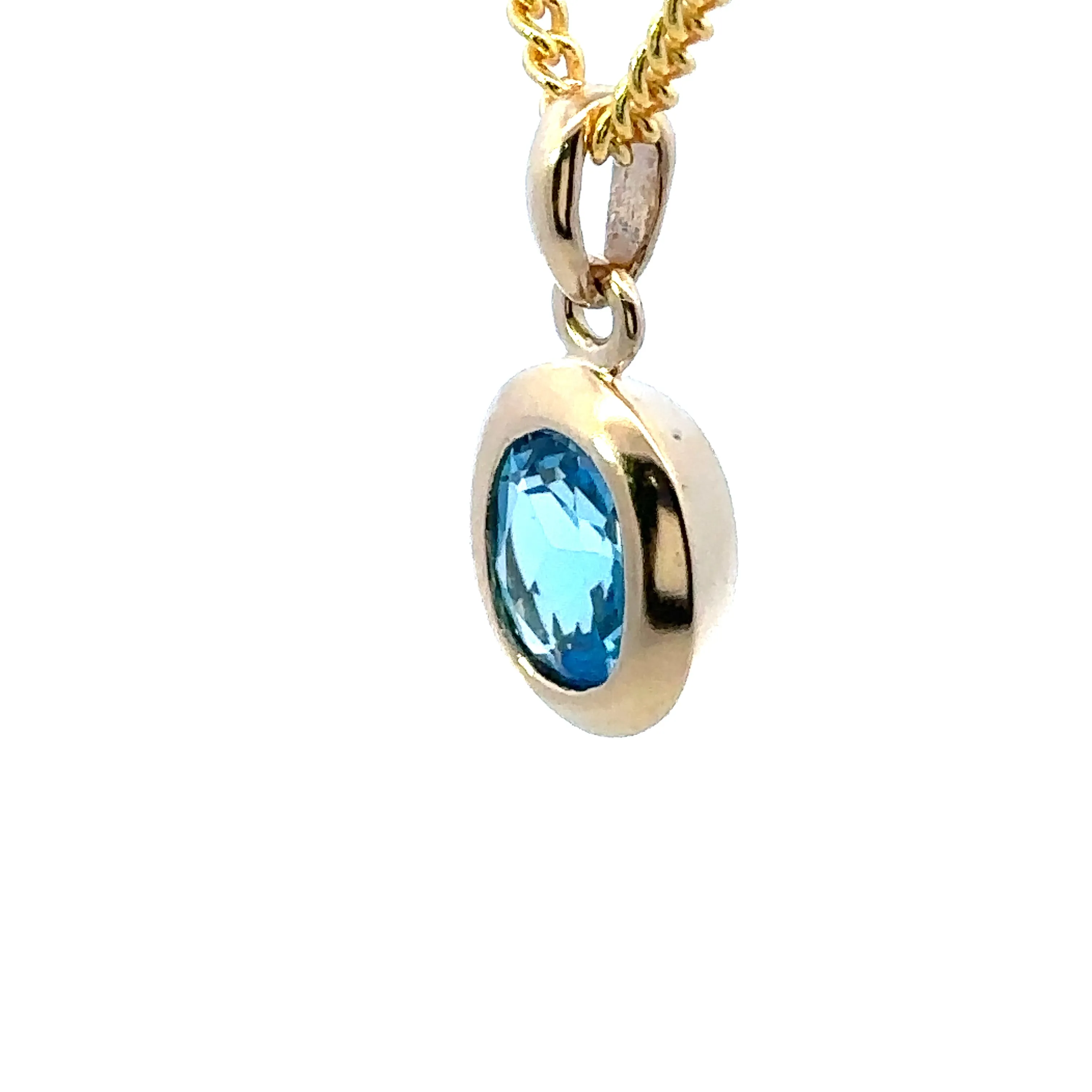 Alluring 9ct Yellow Gold single stone Topaz Pendant