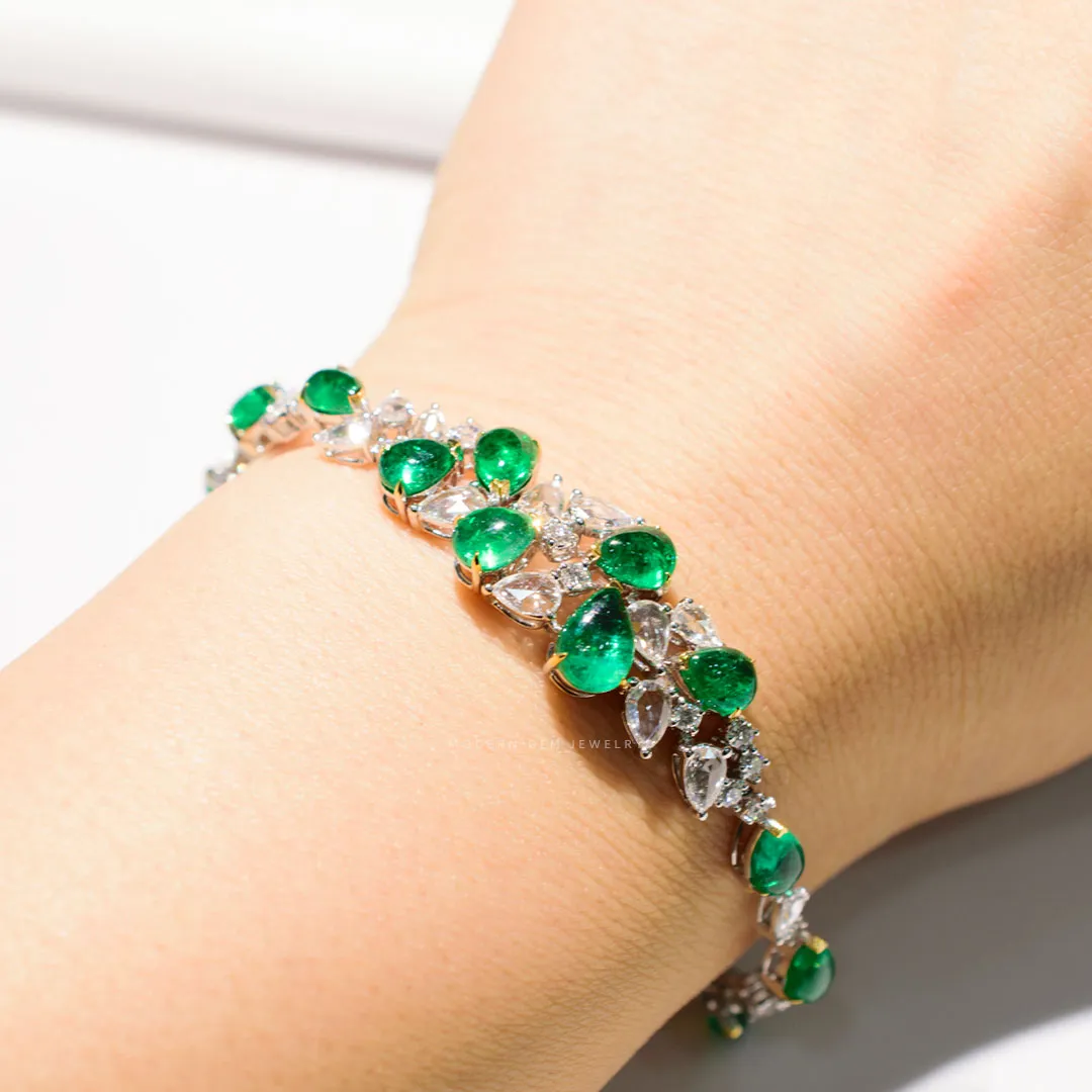 Emerald Bracelet with Diamonds in White Gold