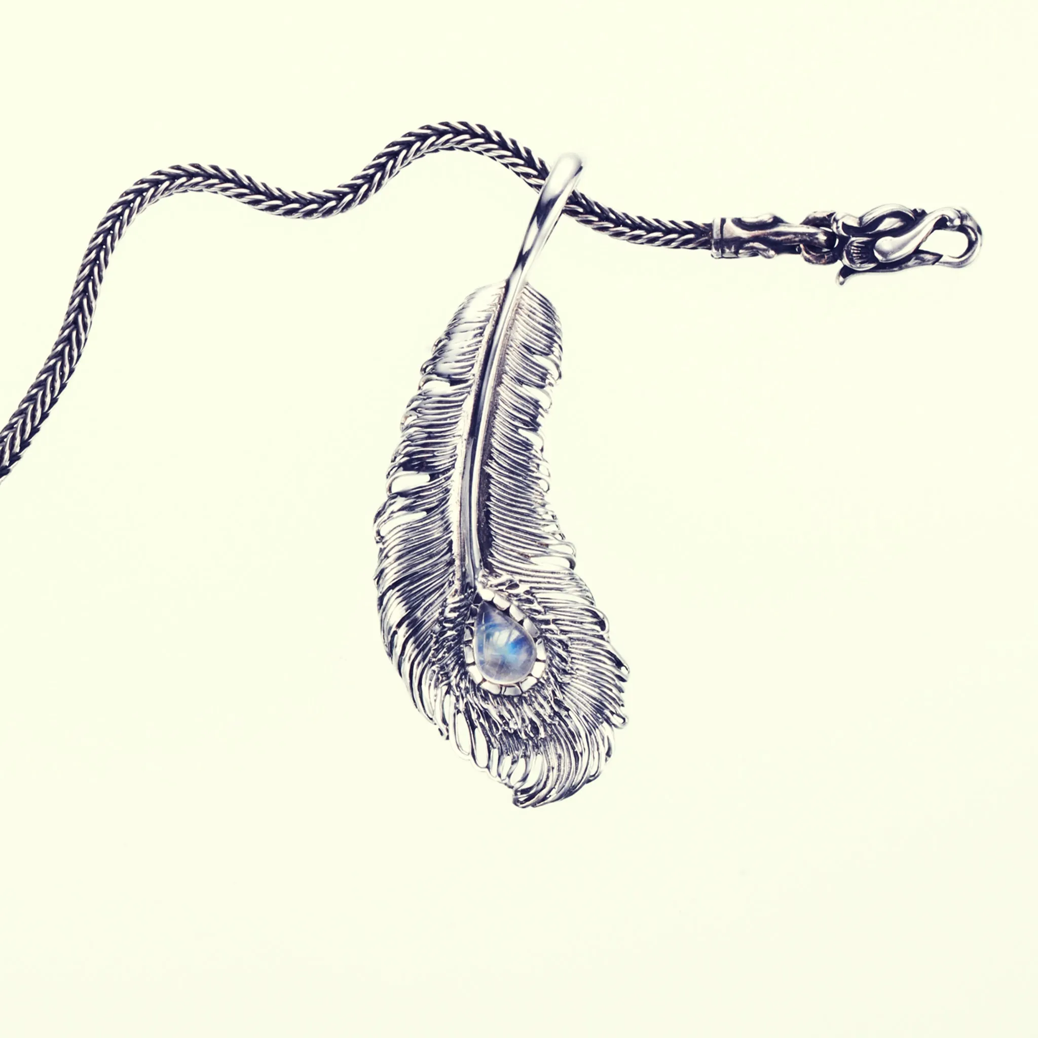 Phoenix Tail Feather : M (Rainbow Moonstone)