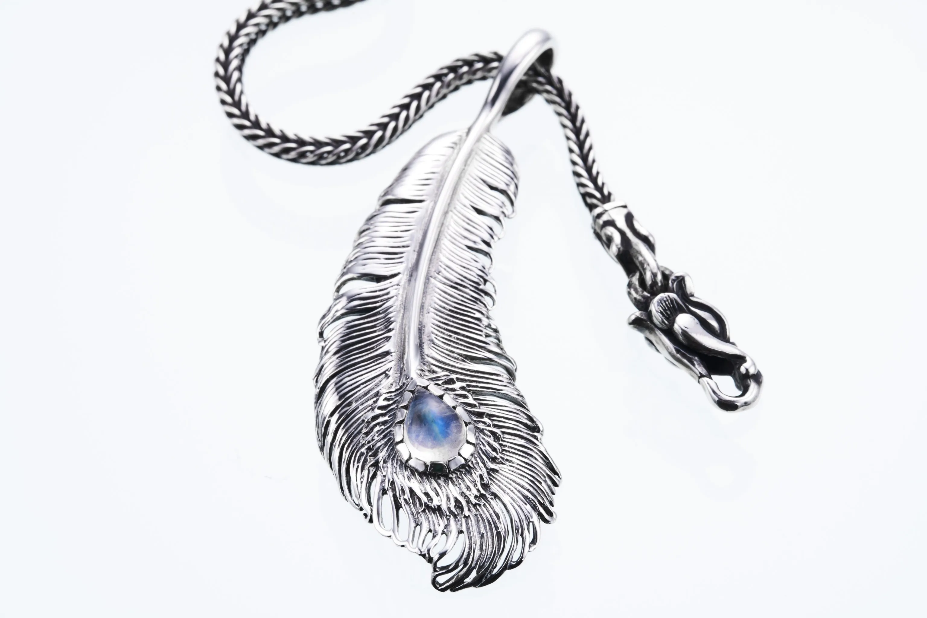 Phoenix Tail Feather : M (Rainbow Moonstone)