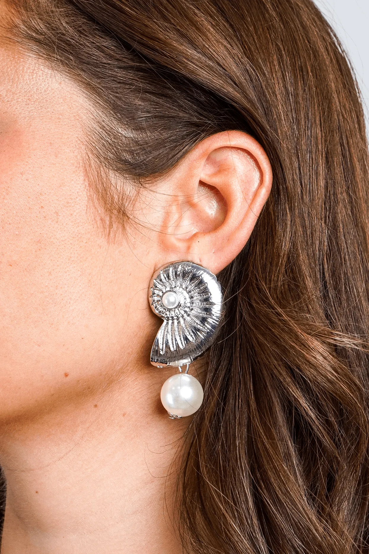 White King Metal Conch Pearl Earrings